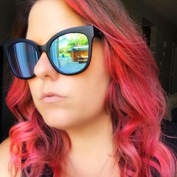 Meet your Posher, Vanessa - Picture 1 of 1